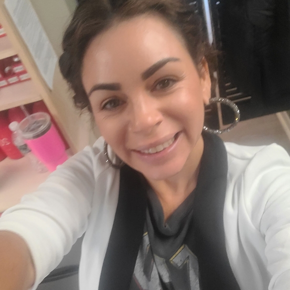 Meet your Posher, Tanya - Picture 1 of 1